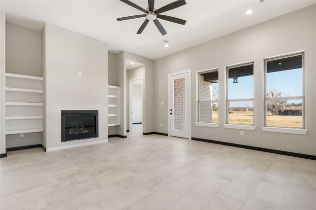 208 Silverleaf Road, Sweeny, TX 77480