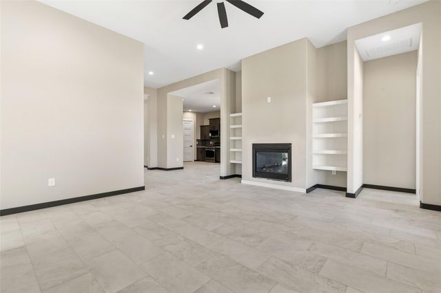 208 Silverleaf Road, Sweeny, TX 77480