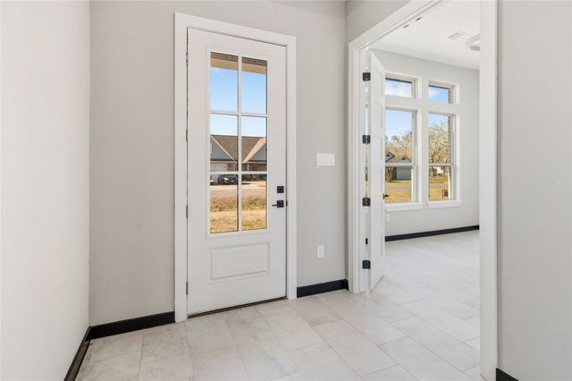 208 Silverleaf Road, Sweeny, TX 77480