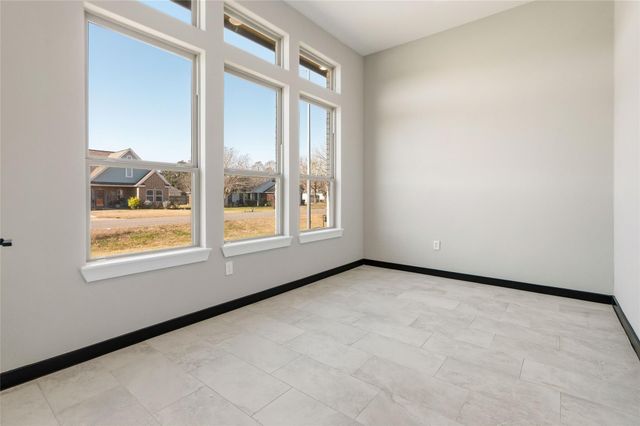 208 Silverleaf Road, Sweeny, TX 77480