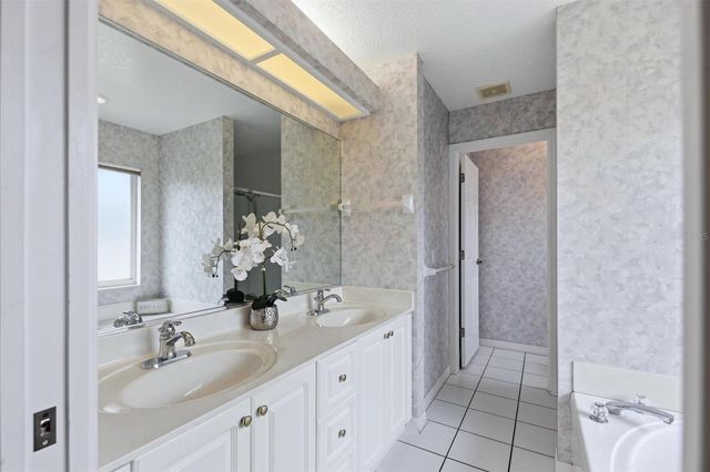 2404 50TH DRIVE E, Bradenton, FL 34203