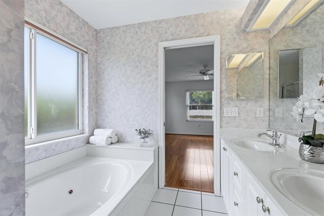 2404 50TH DRIVE E, Bradenton, FL 34203
