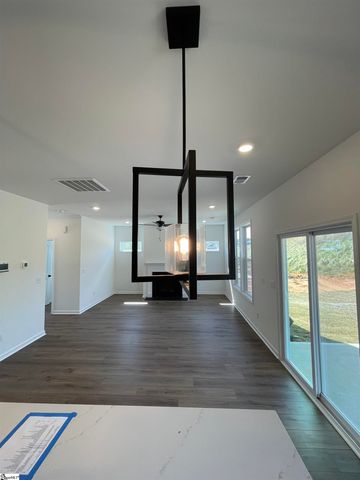 18 Gateway Drive, Central, SC 29630