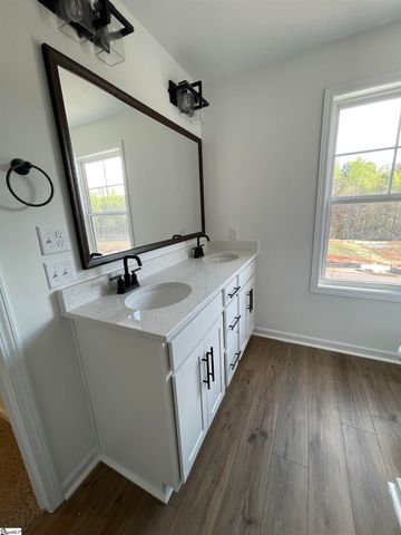 18 Gateway Drive, Central, SC 29630