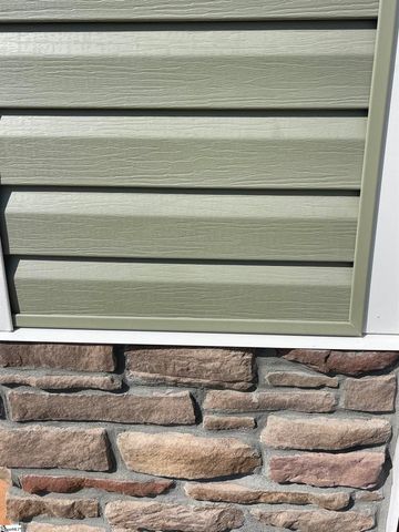 18 Gateway Drive, Central, SC 29630