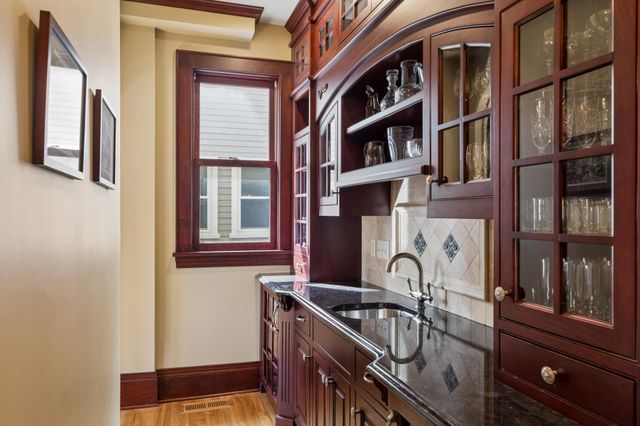 1900 Dupont Avenue S, Minneapolis, MN 55403