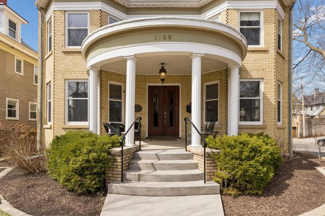 1900 Dupont Avenue S, Minneapolis, MN 55403