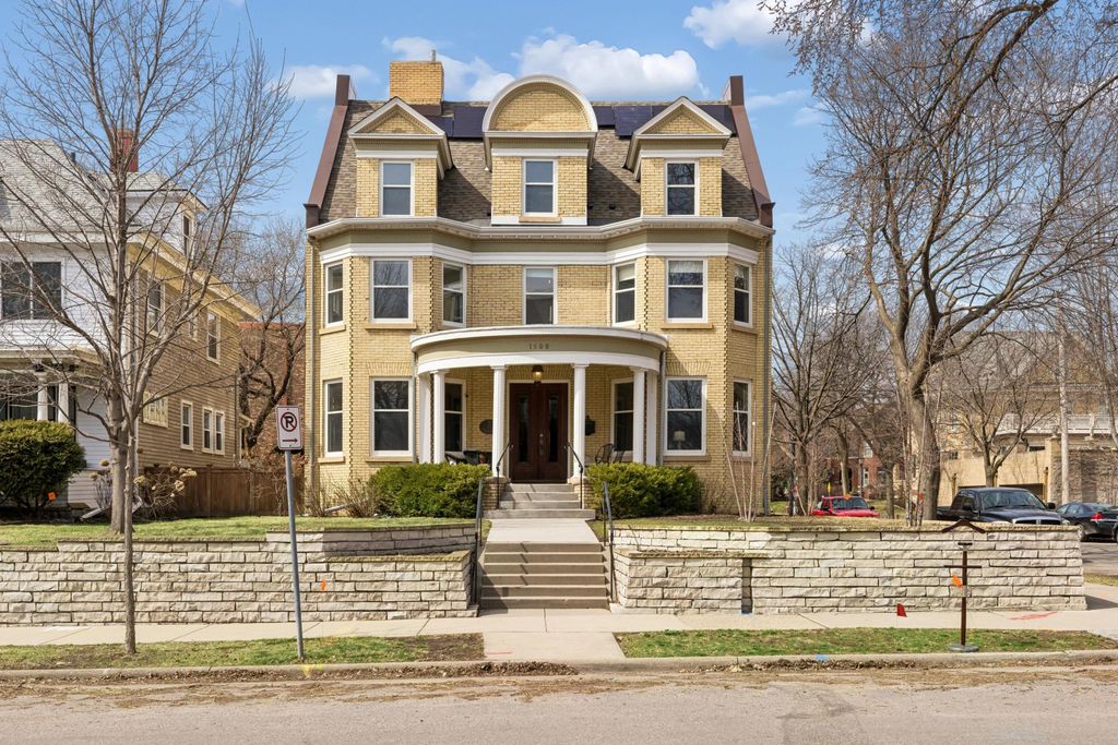 1900 Dupont Avenue S, Minneapolis, MN 55403