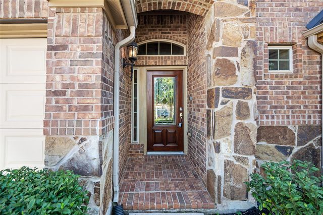 2411 Linden Bluff Court, Sugar Land, TX 77479