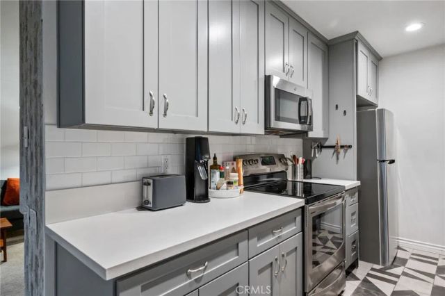 2345 Roscomare Road 302, Los Angeles, CA 90077