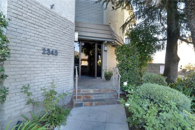 2345 Roscomare Road 302, Los Angeles, CA 90077