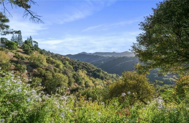 2345 Roscomare Road 302, Los Angeles, CA 90077