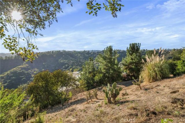 2345 Roscomare Road 302, Los Angeles, CA 90077