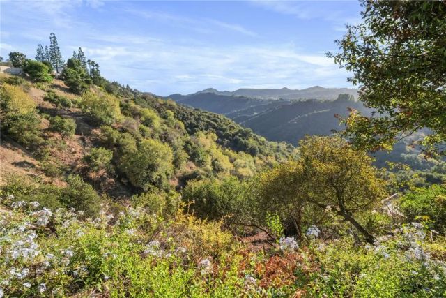 2345 Roscomare Road 302, Los Angeles, CA 90077
