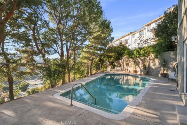 2345 Roscomare Road 302, Los Angeles, CA 90077