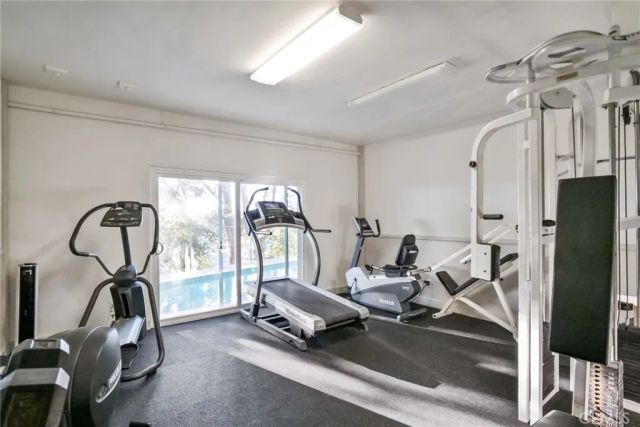2345 Roscomare Road 302, Los Angeles, CA 90077
