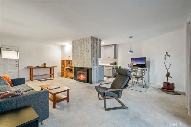 2345 Roscomare Road 302, Los Angeles, CA 90077