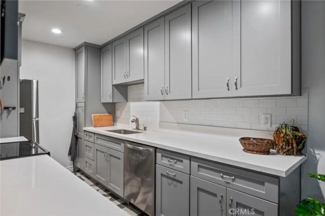 2345 Roscomare Road 302, Los Angeles, CA 90077