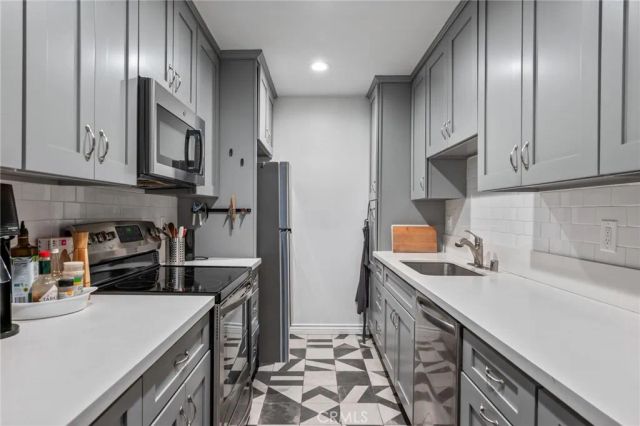 2345 Roscomare Road 302, Los Angeles, CA 90077
