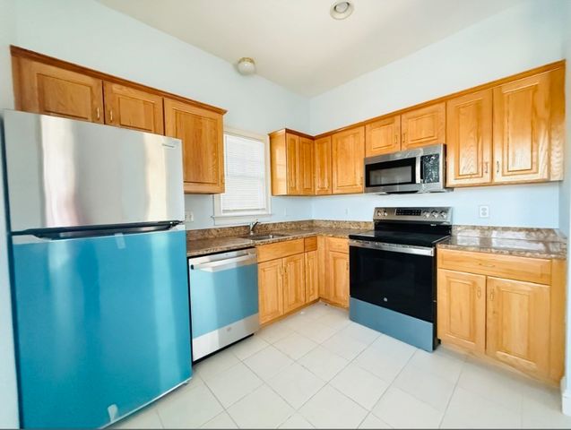 31 Elmwood St 31, Newton, MA 02458