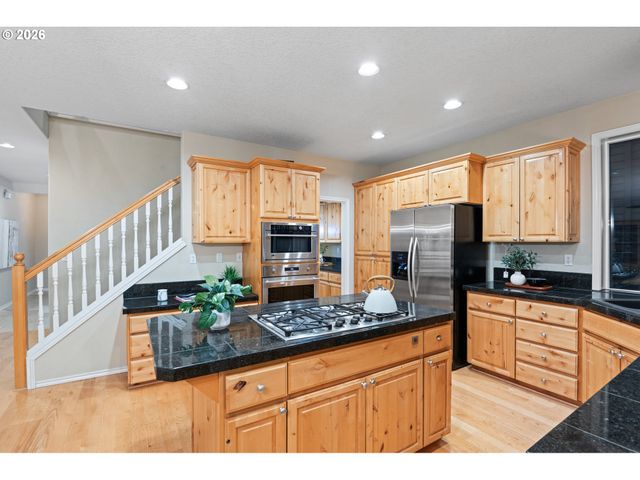 14992 Sw LOOKOUT Dr, Portland, OR 97224