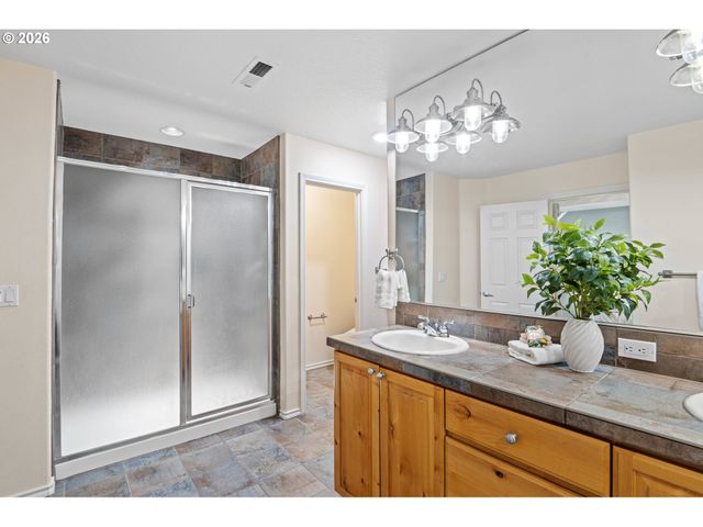 14992 Sw LOOKOUT Dr, Portland, OR 97224