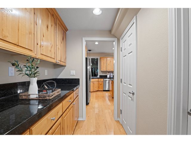 14992 Sw LOOKOUT Dr, Portland, OR 97224