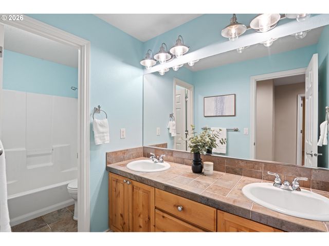 14992 Sw LOOKOUT Dr, Portland, OR 97224