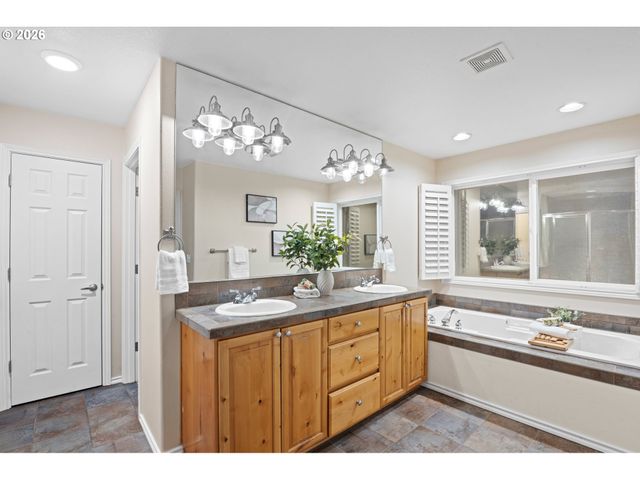 14992 Sw LOOKOUT Dr, Portland, OR 97224