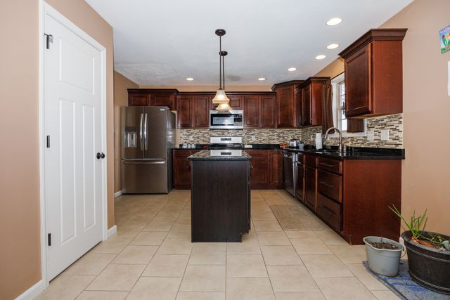 1517 Kell Avenue, Bloomington, IL 61705