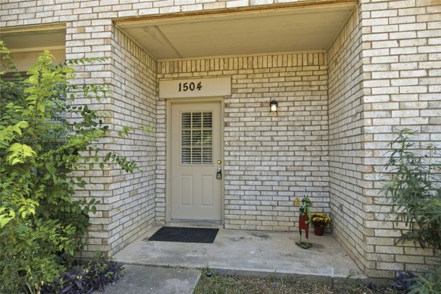 1504 Park Lane Drive, Lewisville, TX 75067
