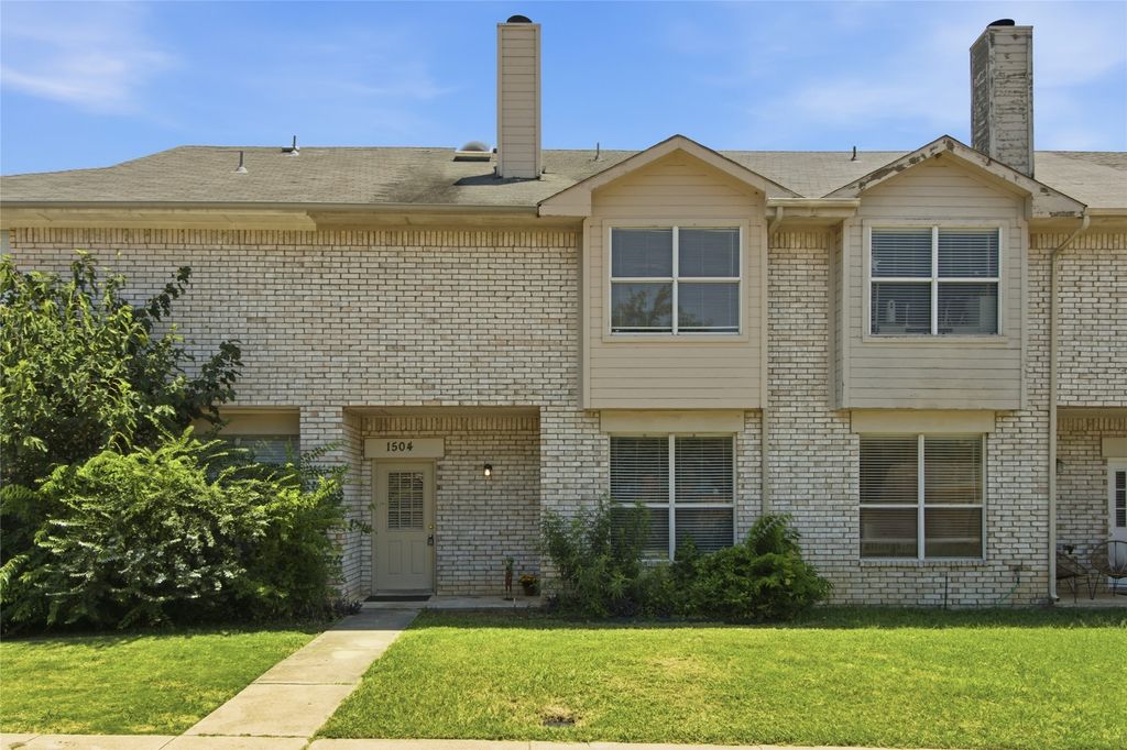 1504 Park Lane Drive, Lewisville, TX 75067