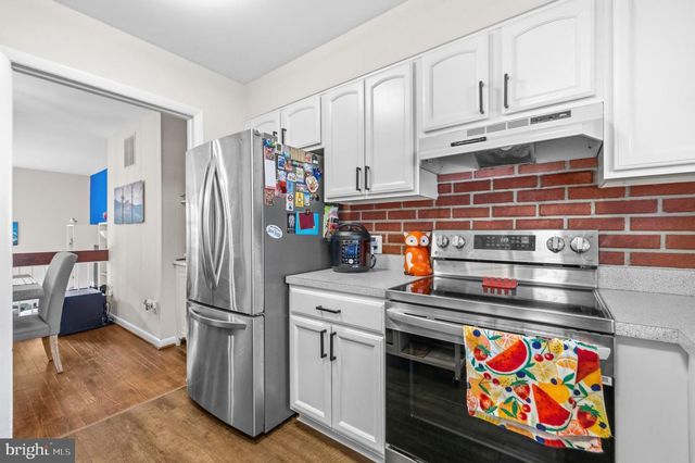 2046 GOLF COURSE DR, Reston, VA 20191