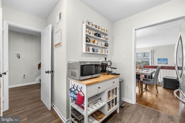 2046 GOLF COURSE DR, Reston, VA 20191