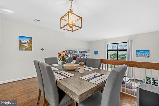 2046 GOLF COURSE DR, Reston, VA 20191