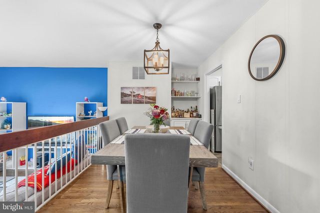 2046 GOLF COURSE DR, Reston, VA 20191