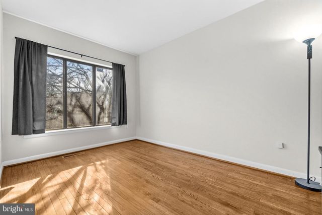 2046 GOLF COURSE DR, Reston, VA 20191