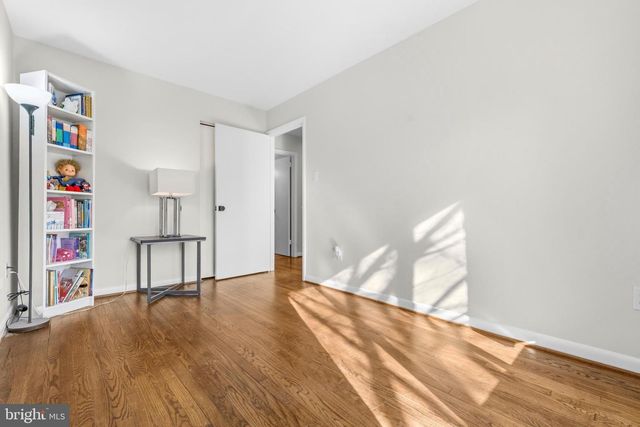 2046 GOLF COURSE DR, Reston, VA 20191