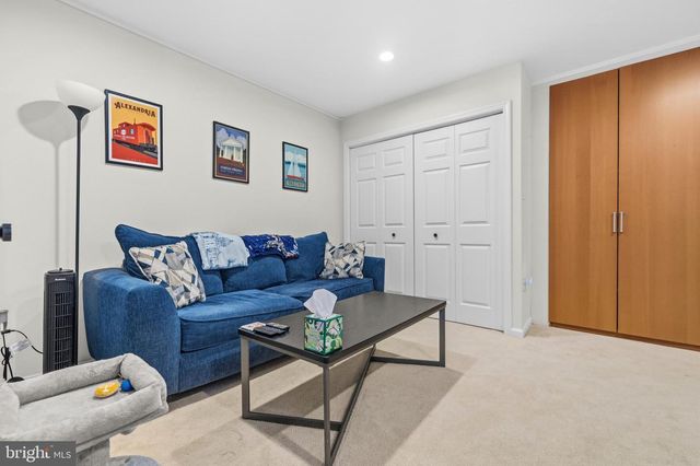 2046 GOLF COURSE DR, Reston, VA 20191