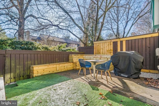 2046 GOLF COURSE DR, Reston, VA 20191