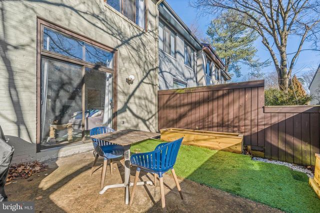 2046 GOLF COURSE DR, Reston, VA 20191