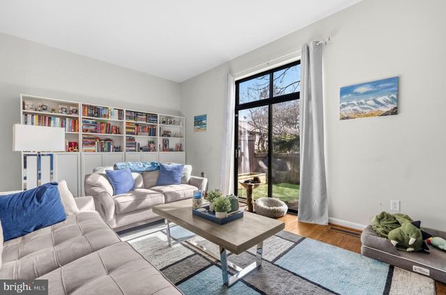 2046 GOLF COURSE DR, Reston, VA 20191