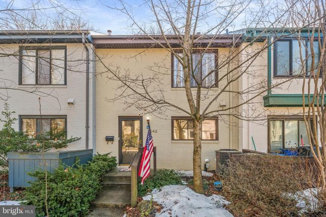 2046 GOLF COURSE DR, Reston, VA 20191