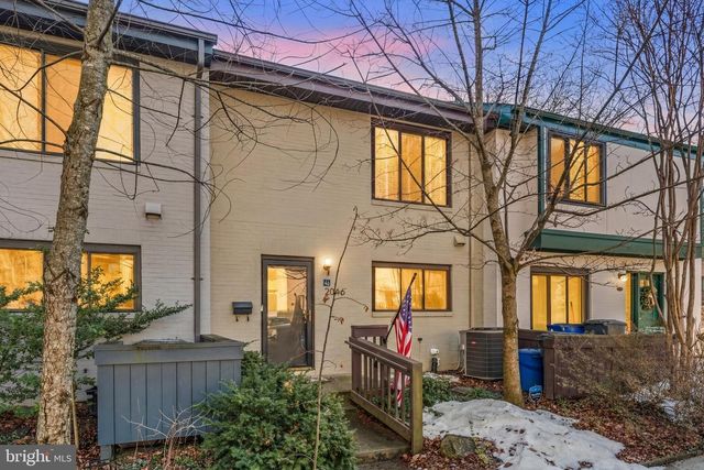 2046 GOLF COURSE DR, Reston, VA 20191