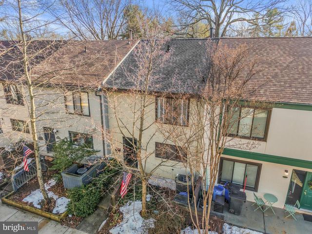 2046 GOLF COURSE DR, Reston, VA 20191