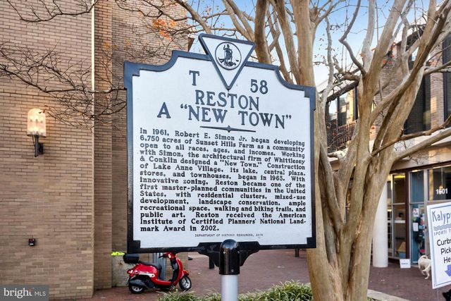 2046 GOLF COURSE DR, Reston, VA 20191