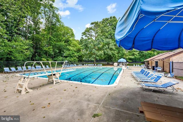 2046 GOLF COURSE DR, Reston, VA 20191