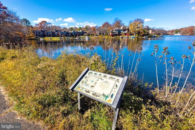 2046 GOLF COURSE DR, Reston, VA 20191