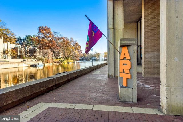 2046 GOLF COURSE DR, Reston, VA 20191