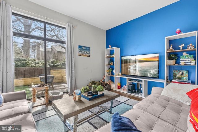 2046 GOLF COURSE DR, Reston, VA 20191